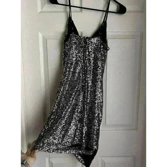 Crystal Sky Womens Sz M Sequence Black&Silver Party Dress New Year Holiday Club - Picture 3 of 4